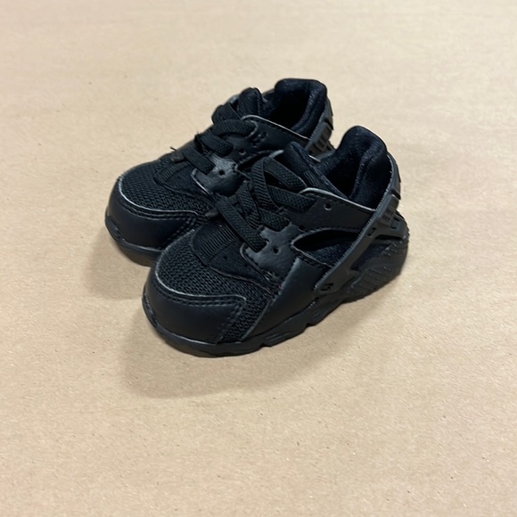 Nike / infant / sneakers / black / size 4c - Picture 1 of 5